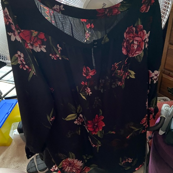 Women’s Reitman’s 2x floral blouse. - Picture 3 of 7